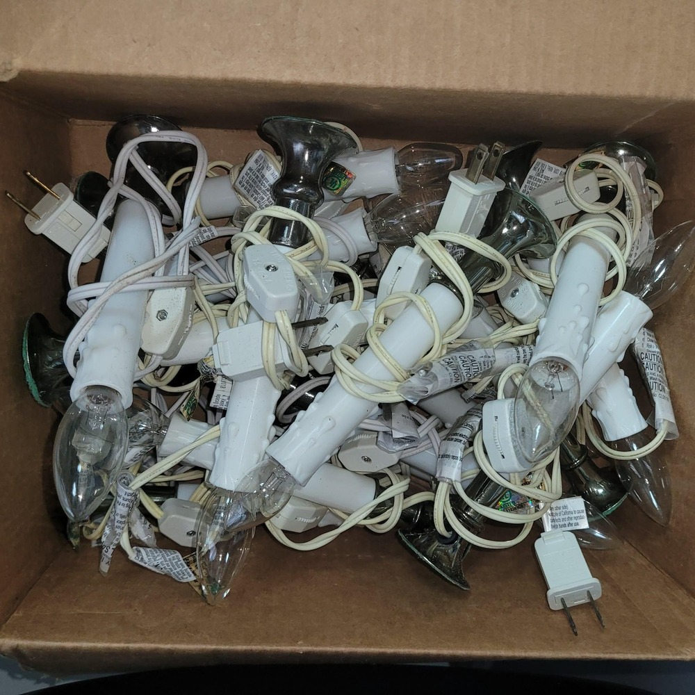 17 Christmas window candles, tested and working
